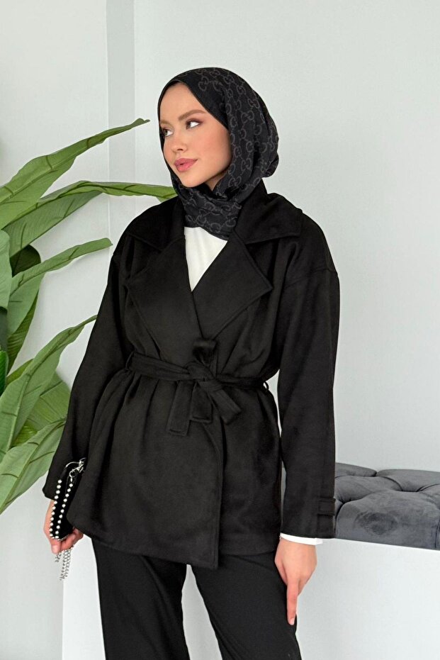 سترة كلاسيكية طويلة من الجلد السويدي باللون الأسود