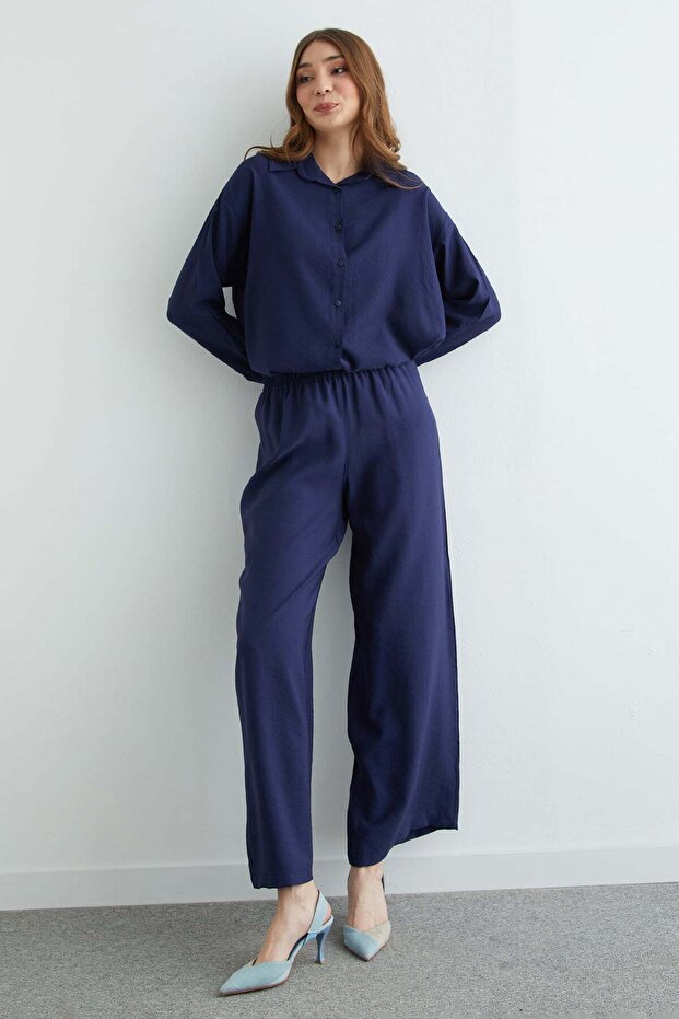 طقم مكون من قطعتين بتصميم كاجوال مع أزرار أساسية وتجاعيد - 5