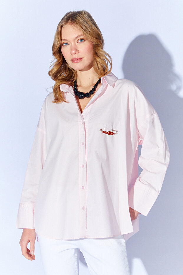 Brooch Detailed V-Neck Poplin Shirt - Powder | Mks1610532-1
