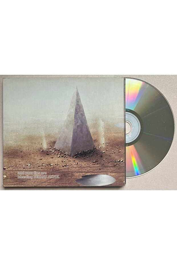سيرهات أكيول وشفاهها تدفقون دمًا (CD)