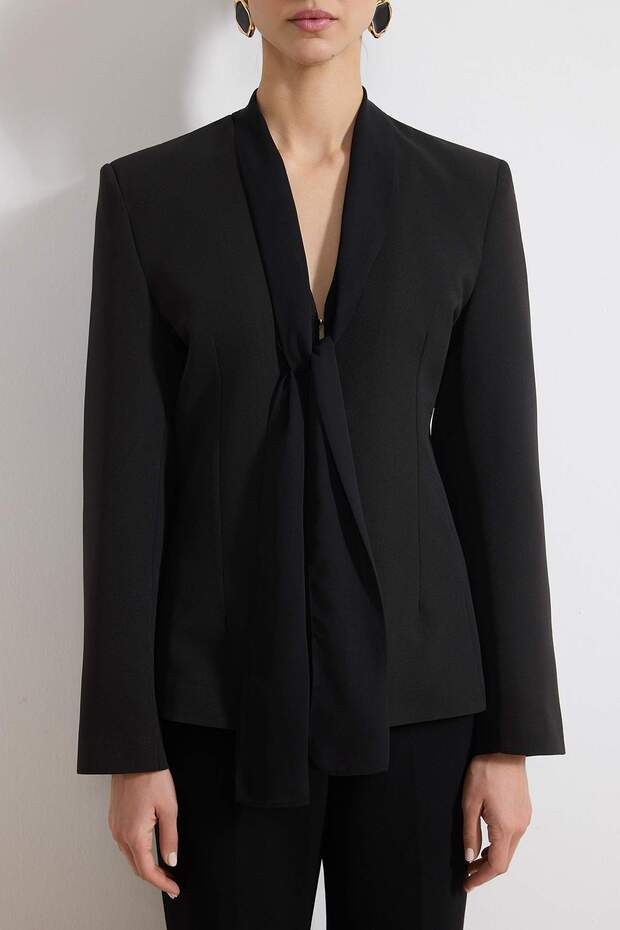 Siyah Şifon Şal Detaylı Agraf Kapamalı Fitted/Vücuda Oturan Dokuma Blazer Ceket TWOSS26BC00019 - 4