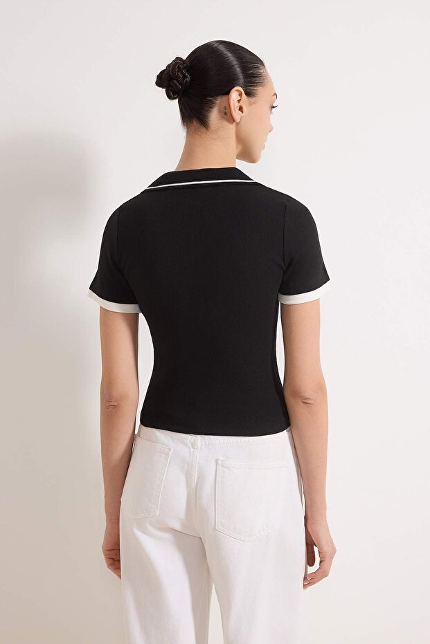 Siyah Fitted/Vücuda Oturan Polo Yaka Kısa Kollu Biyeli Fitilli Esnek Örme Bluz TWOSS26BZ00100 - 4