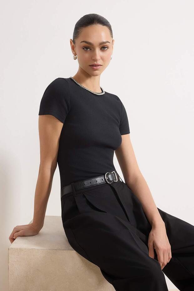 Siyah Fitted/Vücuda Oturan Kısa Kollu Aksesuar Detaylı Fitilli Esnek Örme Bluz TWOSS26BZ00092 - 3