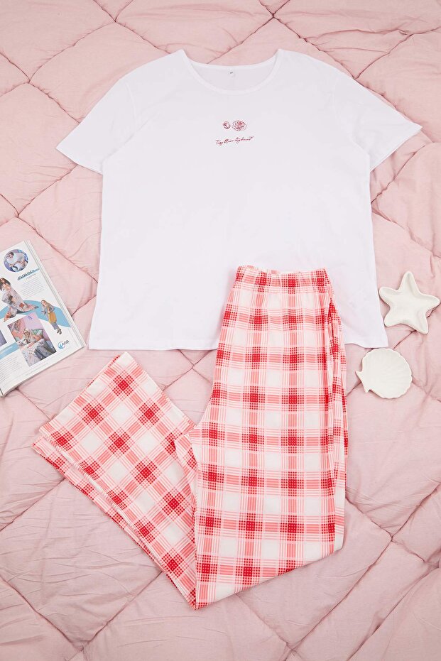 Pembe Çiçek Nakışlı Büyük Beden Pijama Takımı TBBSS26AI00014 - 2