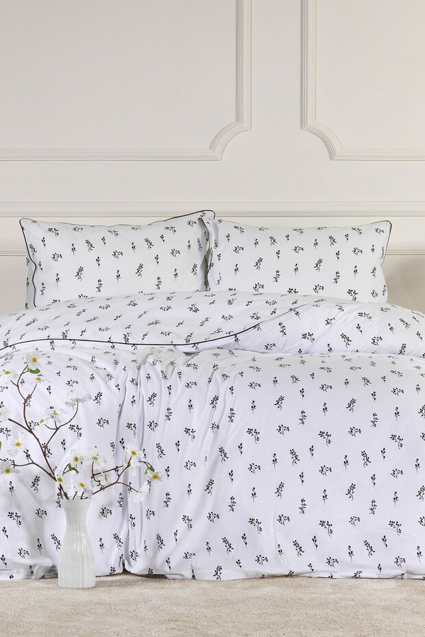 Nadia Duvet Cover Set Double Elastic Fitted Sheet 100% Cotton Piped (200X220 cm) Black