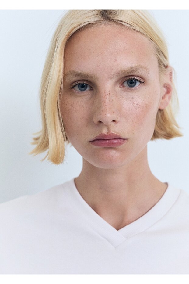 V yakalı pamuklu tişört - 5