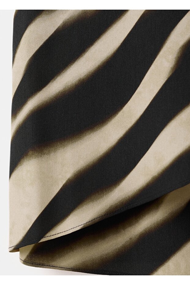 Desenli fularlı bluz - 5