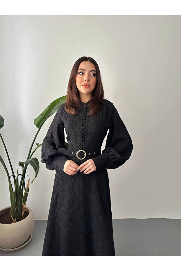 Rochie lungă cu model auto-imprimat și detaliu cu curea - 1