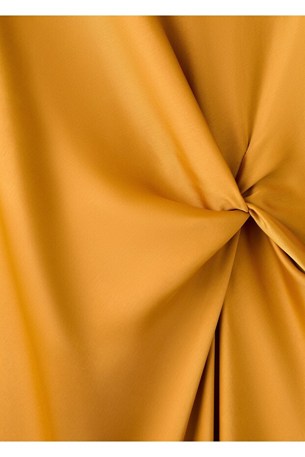 Asimetrik yaka evaze elbise - 5