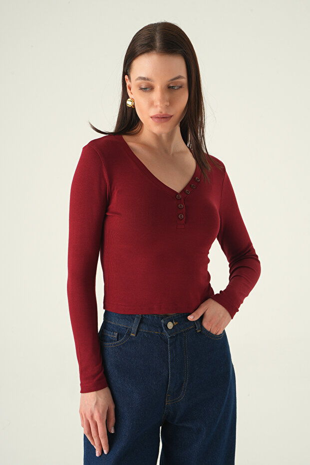 8299A فستان بادي بياقة على شكل حرف V وأزرار باللون الأحمر الداكن - 6