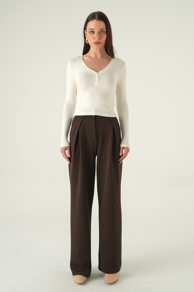 8299A قميص بادي بياقة على شكل حرف V وأزرار إكرو - 3