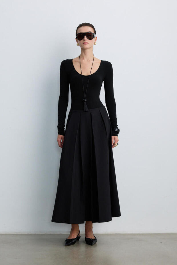 SİYAH PİLELİ ETEK - 4