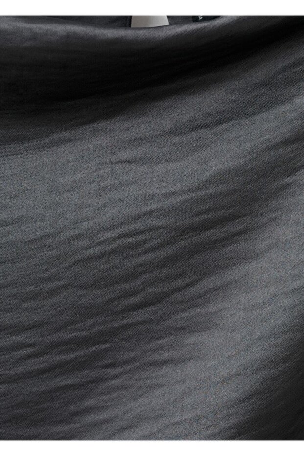 Kırışık görünümlü saten elbise - 5