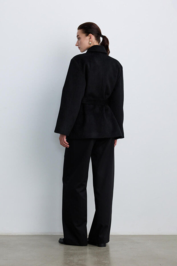 معطف أسود متوسط الطول - 7