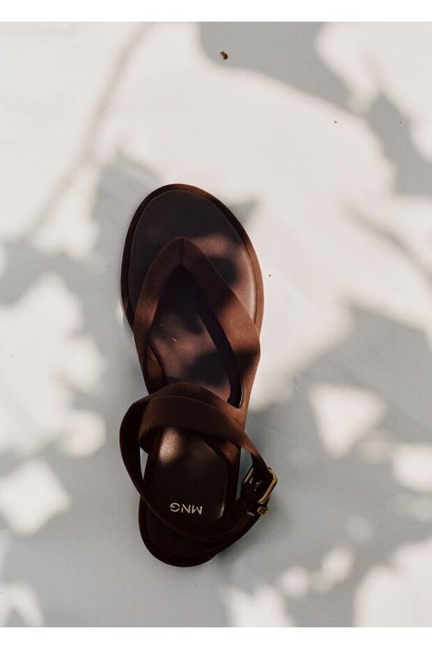 Bantlı süet sandalet - 2