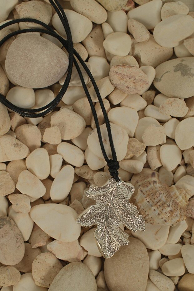 قلادة من أوراق الشجر الفضية - 1