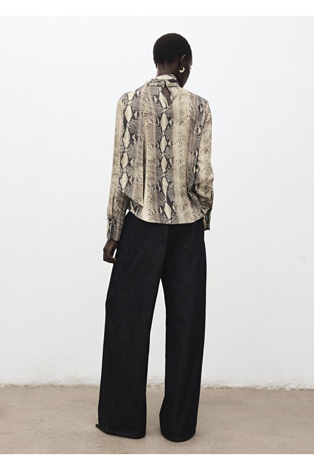 Hayvan desenli fularlı bluz - 4