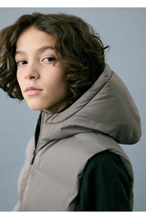 Kapüşonlu kapitone yelek - 6