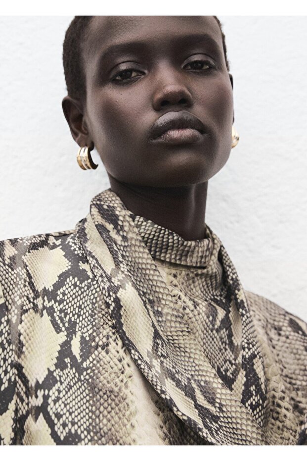 Hayvan desenli fularlı bluz - 6