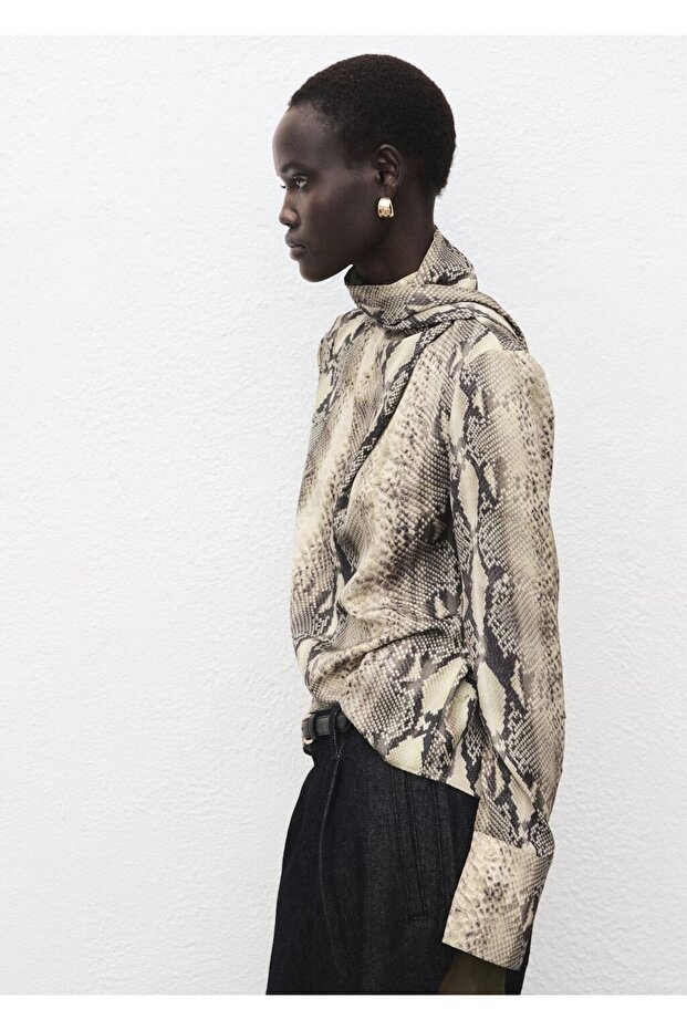 Hayvan desenli fularlı bluz - 7