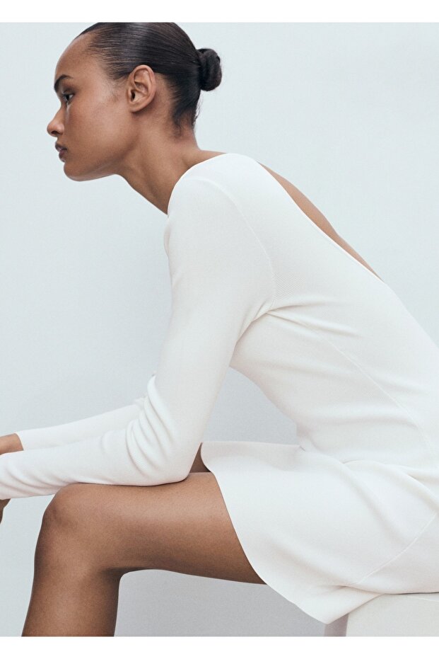 Sırtı açık triko elbise - 6