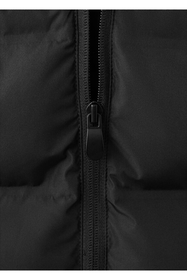 Kapüşonlu kapitone yelek - 3