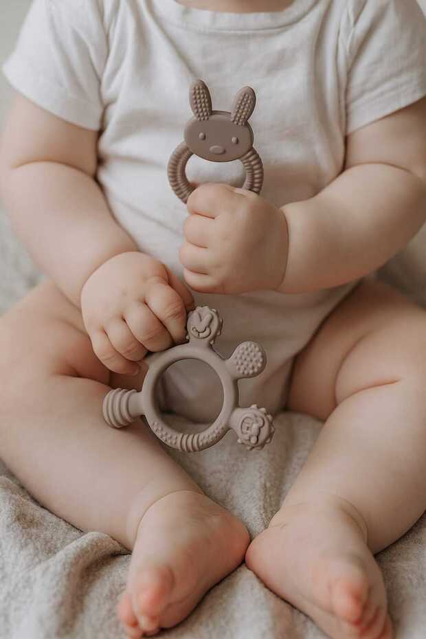 مجموعة من قطعتين من عضاضات الأسنان للأطفال على شكل أرنب