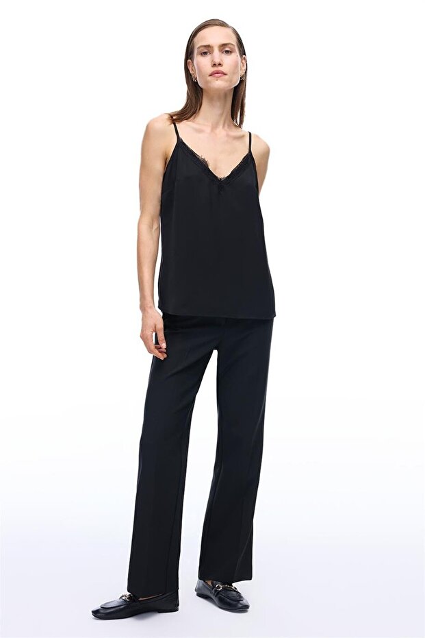 Siyah V-Yaka Askılı Bluz - 2