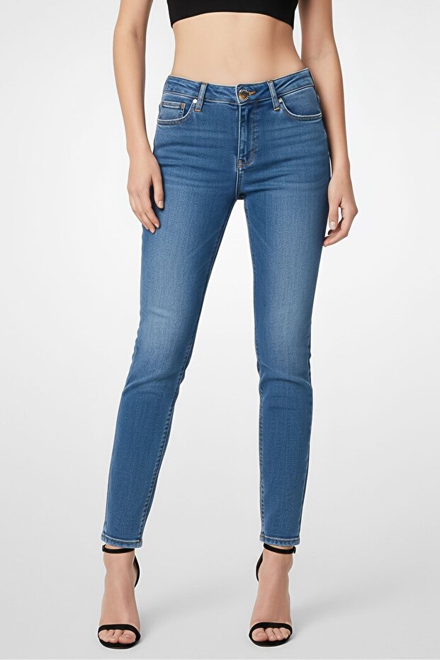Women Regular Fit Washed Slim Leg Jeans, Blue