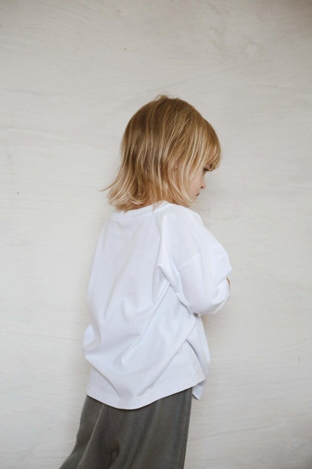 تي شيرت أبيض أساسي بأكمام طويلة - 7