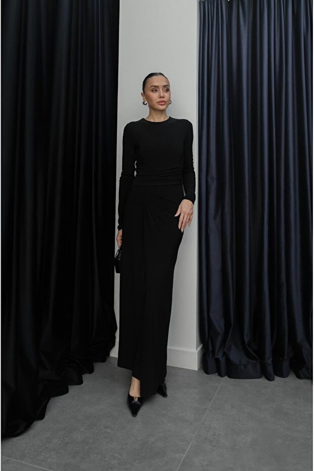 Siyah Ön Drape Detaylı Yırtmaçlı Elbise - 2