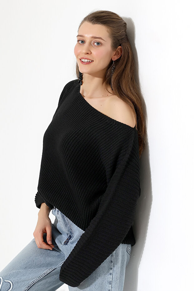 Women's Black Oversized Casual Comfortable Fit Boat Neck Knitwear Sweater