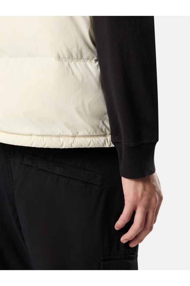 Fermuarlı cepleri olan Bermuda şort. - 4