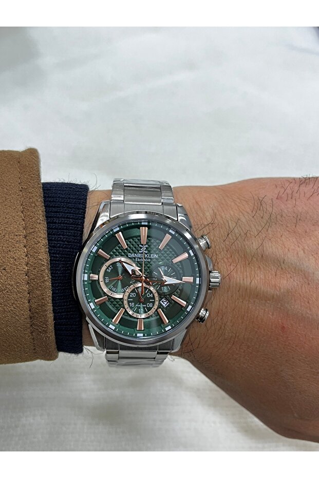 Silver Color Smoked Bezel Calendar Men's Wristwatch
