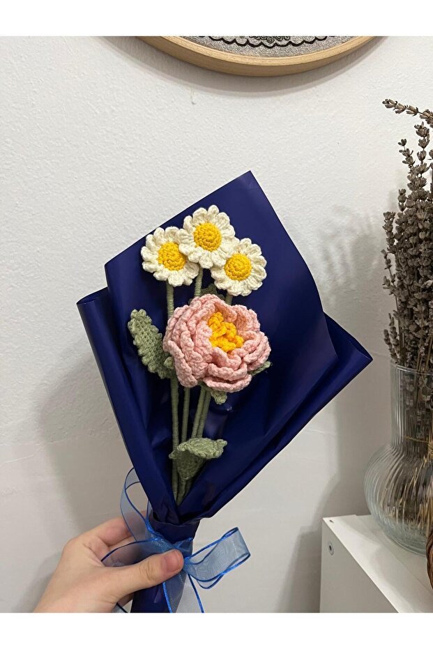 باقة من الأقحوان والزهور البرية