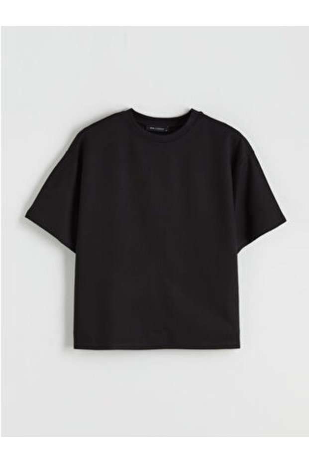 Artı-Store Oversized Cut-Out Women's T-Shirt, with a Crew Neck and Short Sleeves.