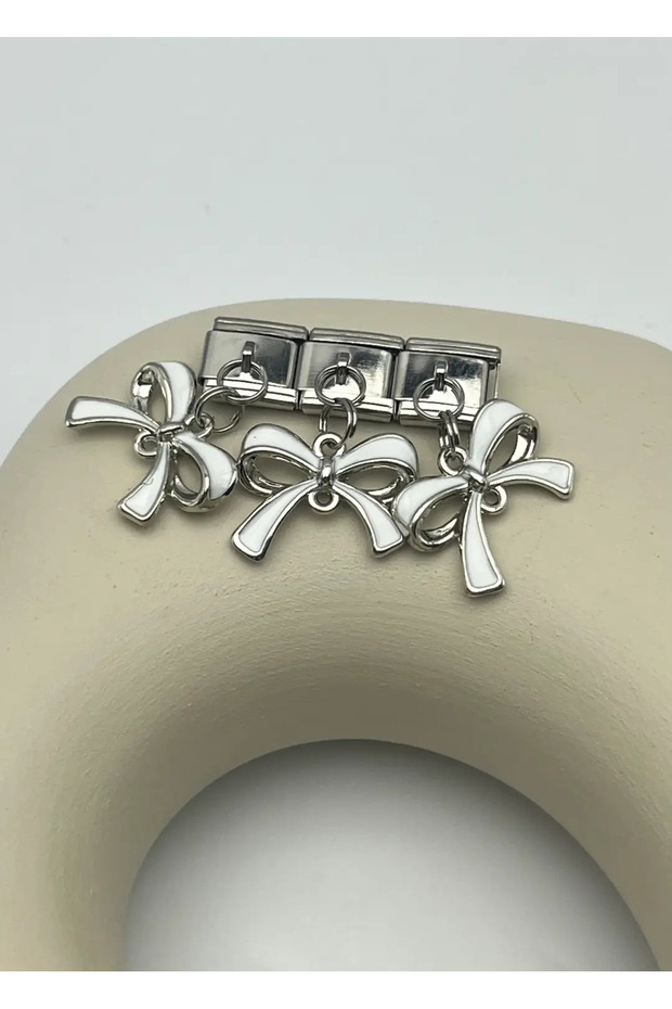 Steel silver ribbon dangling nomi charm - 25crm88