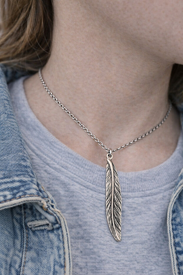 Free Feather Spirit – Silver Color Unisex Long Necklace with Feather Figure (60 cm)