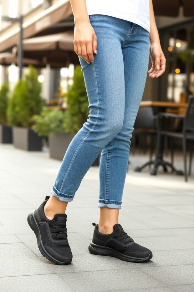 Unisex Daily Light Sole Black Sneaker