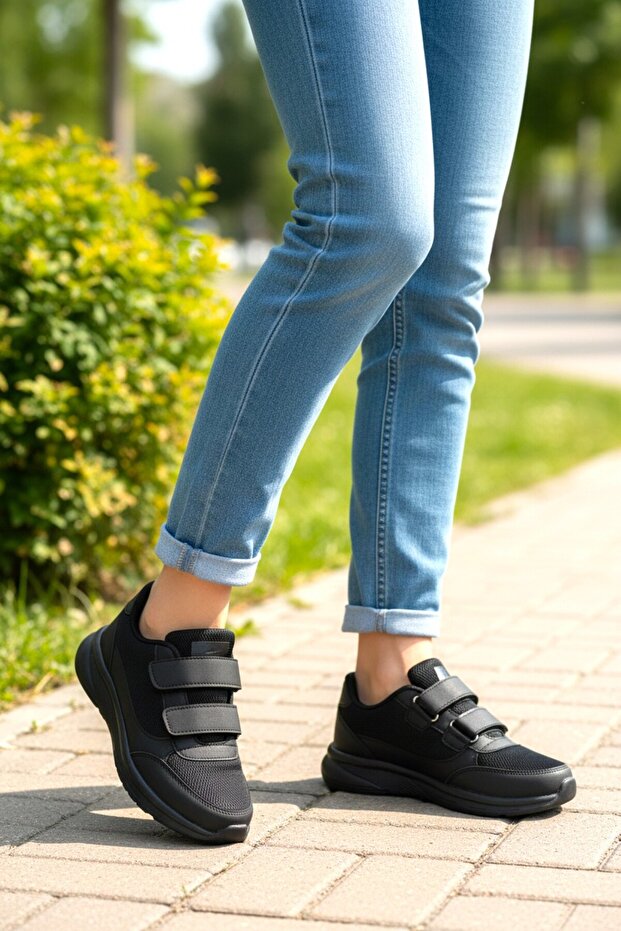 Unisex Daily Light Sole Black Sneaker