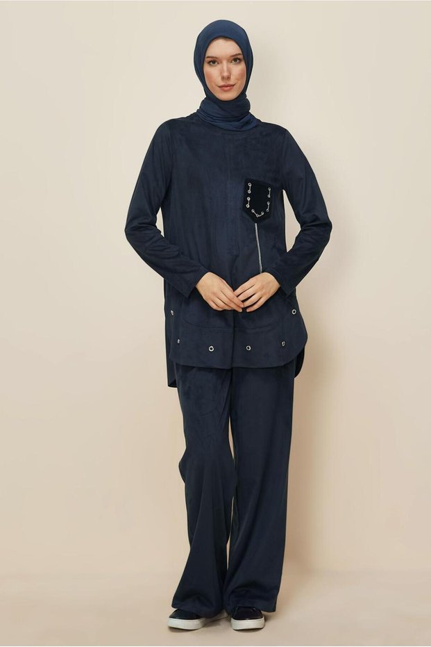 Suet Suit with Pants 46119