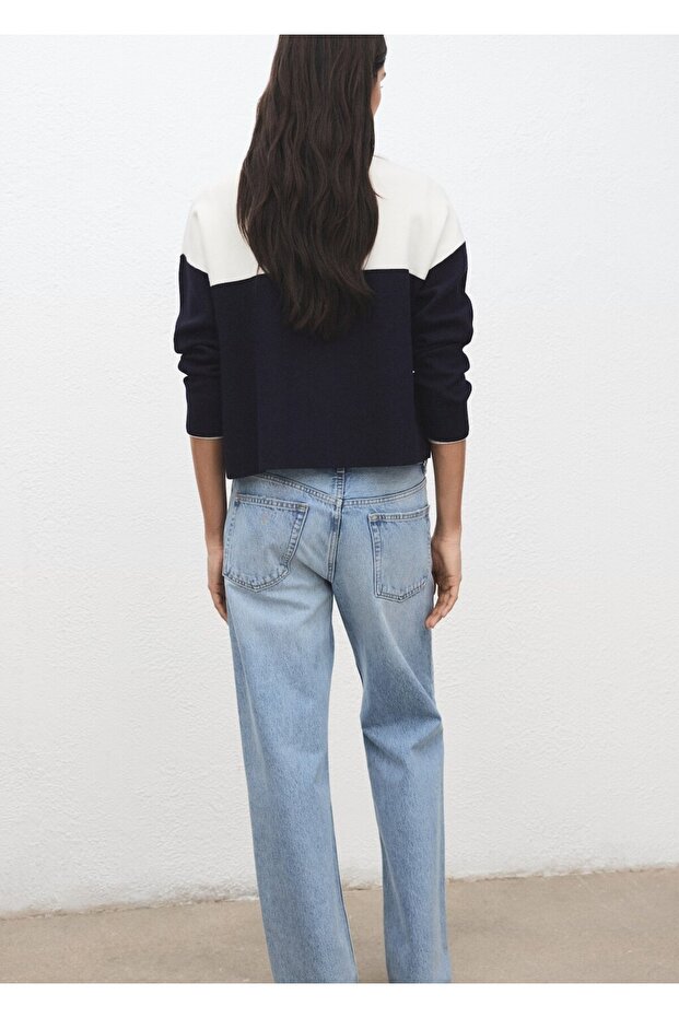 Dik yakalı iki renkli kazak - 4