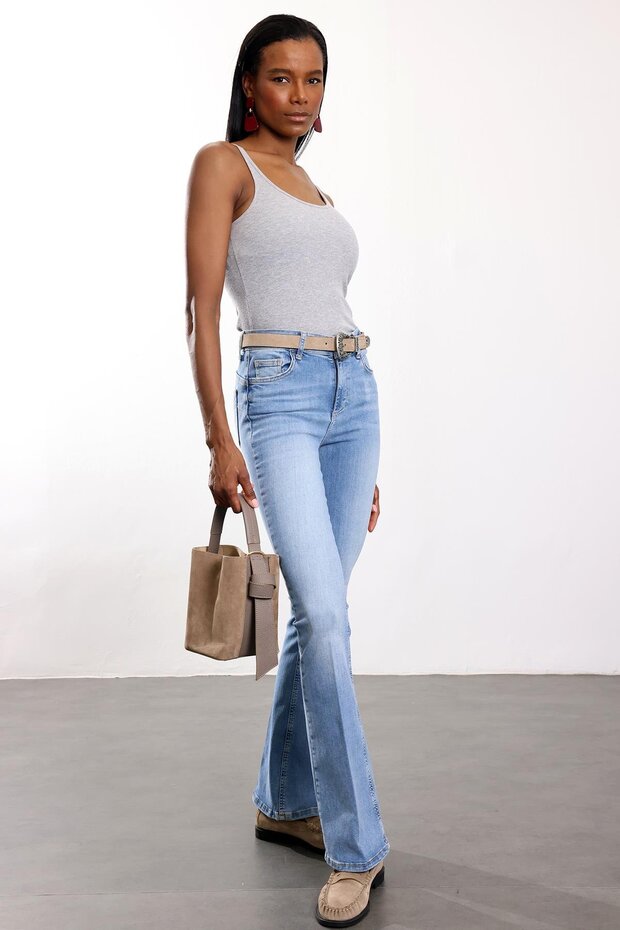 قميص داخلي رمادي اللون بحمالات رفيعة 24113 - 2