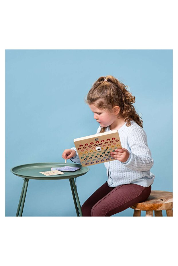 Color-coded stringing game, Thread & Code, children ages 5+ - 3