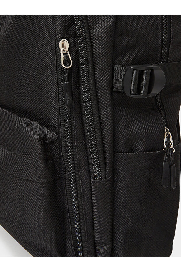 حقيبة ظهر سوداء صلبة للسفر ذات سعة كبيرة - 3