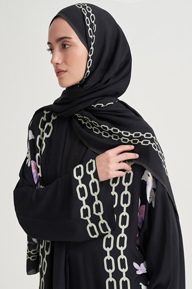 شال نورا مونوغرام فلوش أسود