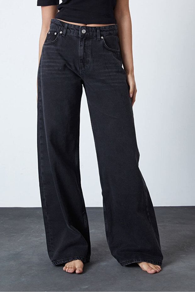 Wide Leg Jean - 2