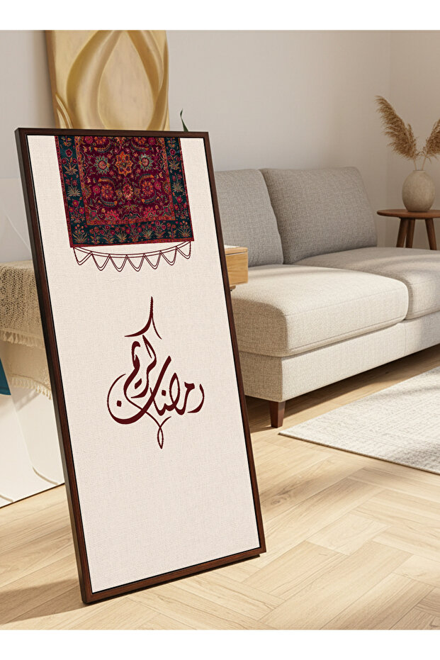 لوحة جدارية قماشية على إطار خشبي بإطار بني عائم وحامل خلفي، تحمل تصميم رمضان كريم.