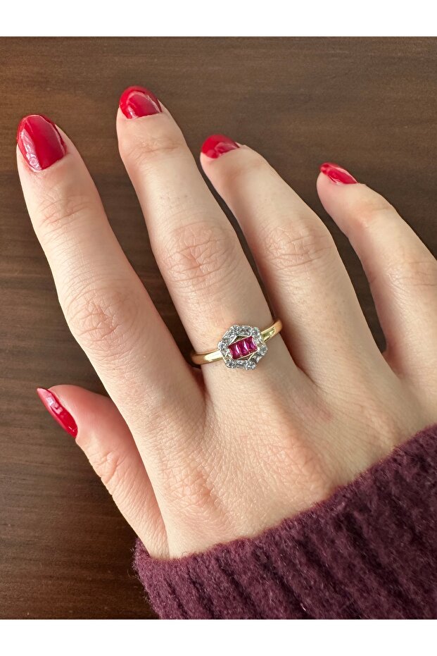 خاتم ذهبي سداسي الشكل مرصع بحجر الفوشيا - 4