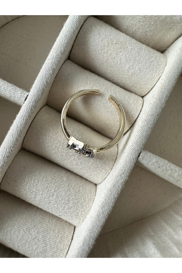 خاتم ذهبي مرصع بالأحجار على شكل سداسي - 2